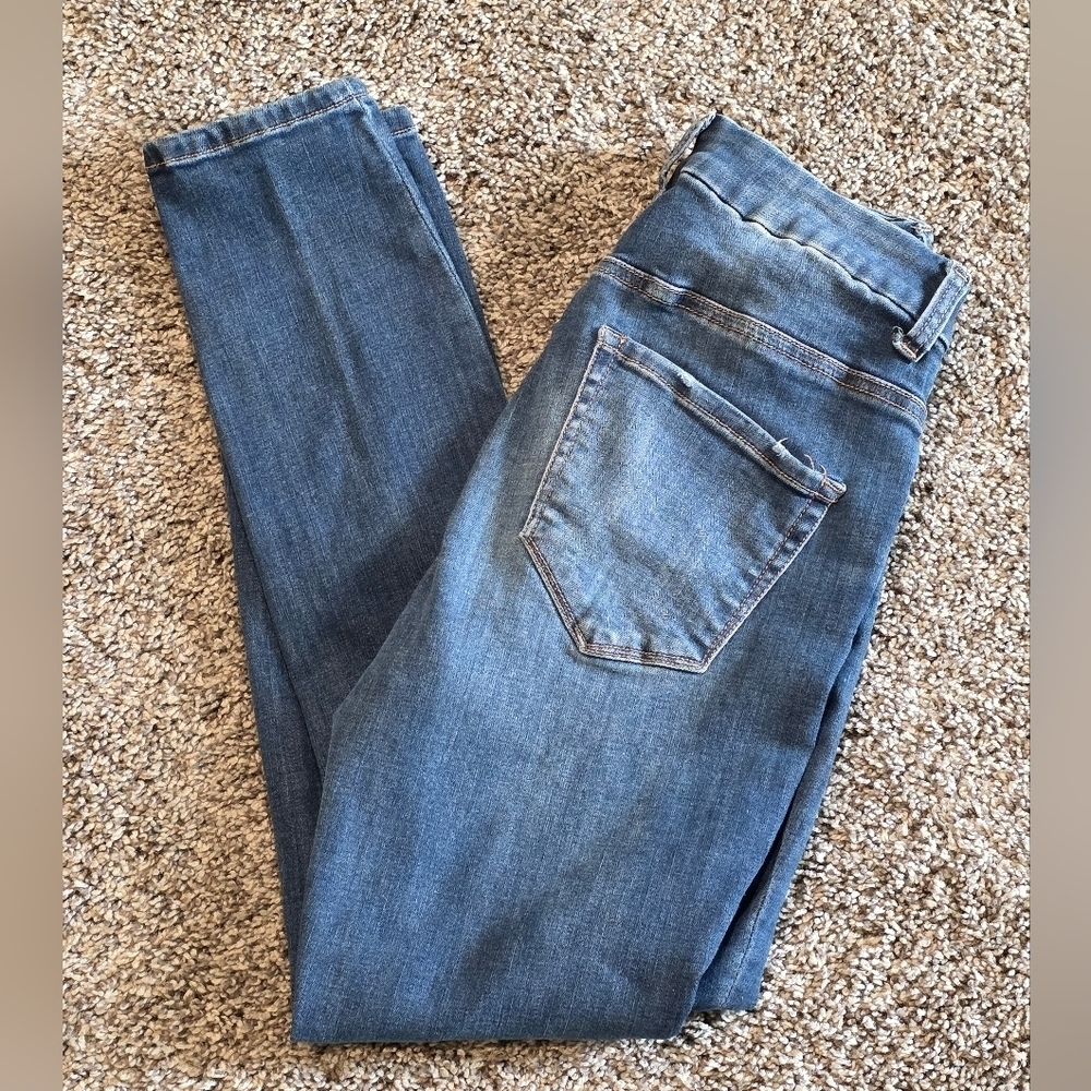 Rue21 Curvy High Rise Ankle Jegging Distressed Size 6